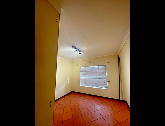 5 BEDROOM FREESTANDING TO LET IN BEN FLEUR
